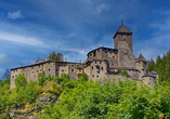 Besichtigen Sie die imposante Burg Taufers.