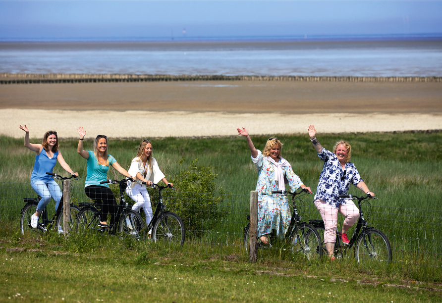 Die Region Wangerland bietet zahlreiche Möglichkeiten für entspannte Rad- und Wandertouren.