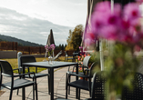 Die Terrasse lädt zum Verweilen ein. 