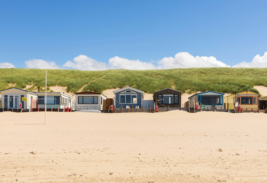 Verweilen Sie am Strand und genießen Sie Sonne satt.