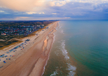 Egmond aan Zee hält traumhaft schöne Strandlandschaften bereit – perfekt für ausgedehnte Spaziergänge.