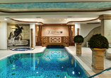 Entspannen Sie im Wellnessbereich mit Hallenbad.