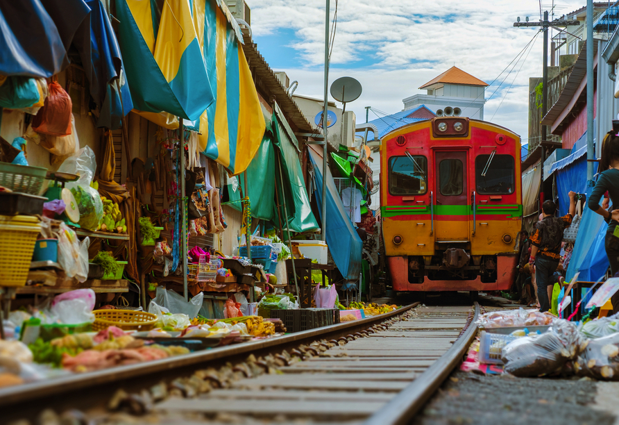 Weltweit einzigartig: der Maeklong Railway Market