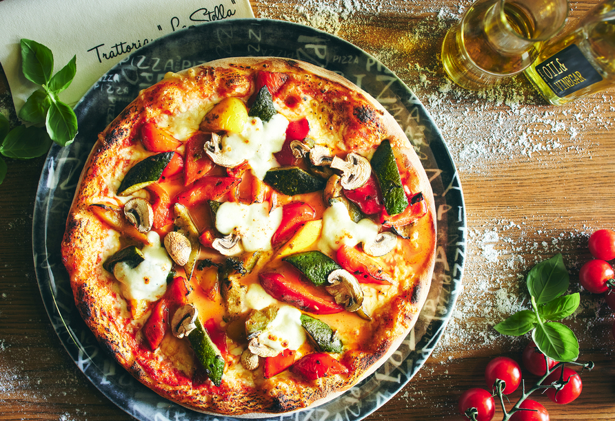 Lassen Sie sich die leckere Pizza in der hoteleigenen Trattoria nicht entgehen.