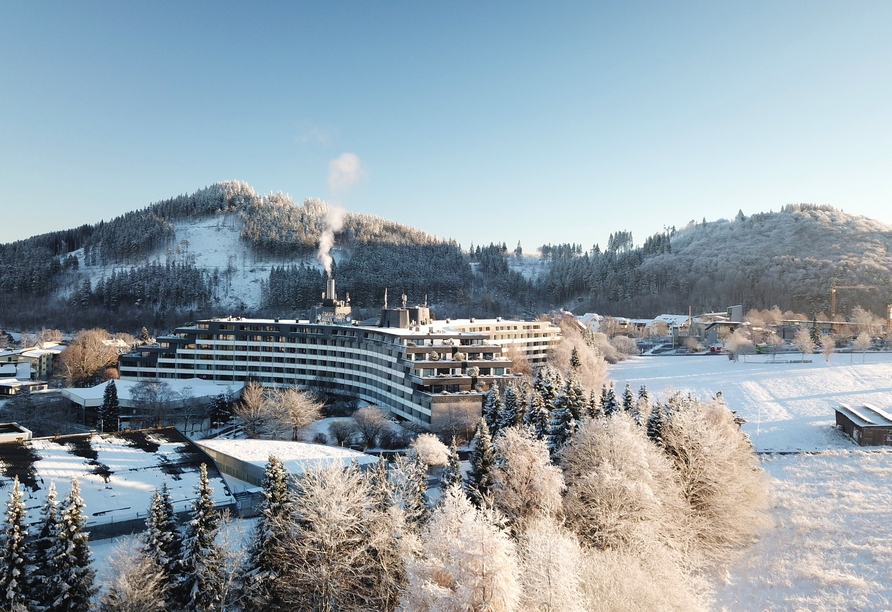 Einladende Winteridylle: Das Sauerland Stern Hotel im Schnee – Ihr perfekter Rückzugsort für einen unvergesslichen Winterurlaub!