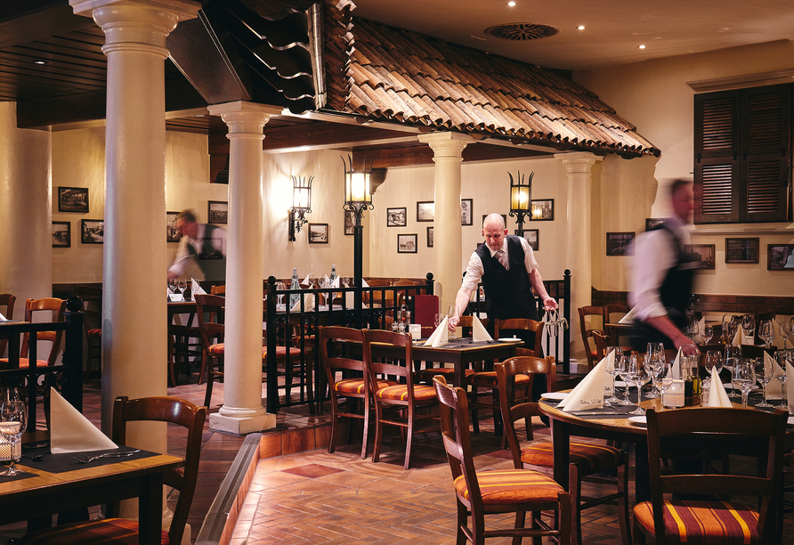 In der Trattoria „La Stella“ speisen Sie wie auf einer toskanischen Piazza unter original toskanischen Ziegeldächern.