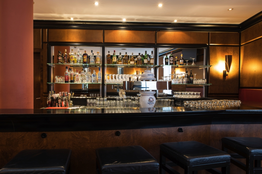 Oder Sie genießen ein leckeres Getränk an der Bar.