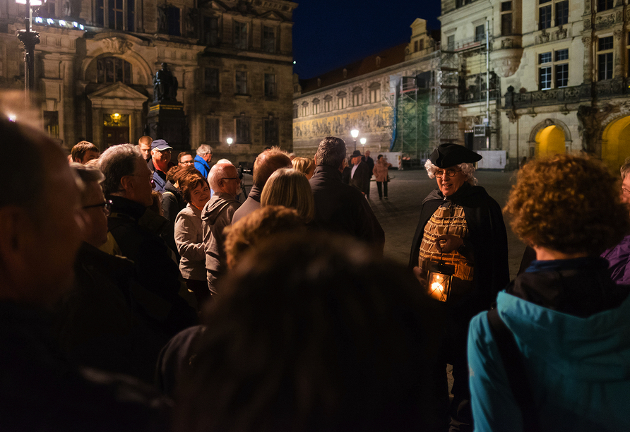 Entdecken Sie Dresden bei Nacht bei einem Nachtwächterrundgang.