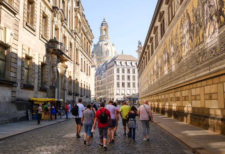 Erkunden Sie Dresdens Altstadt mit dem Fürstenzug.