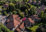 Blick von oben auf das Dorint Sporthotel Garmisch-Partenkirchen im Sommer