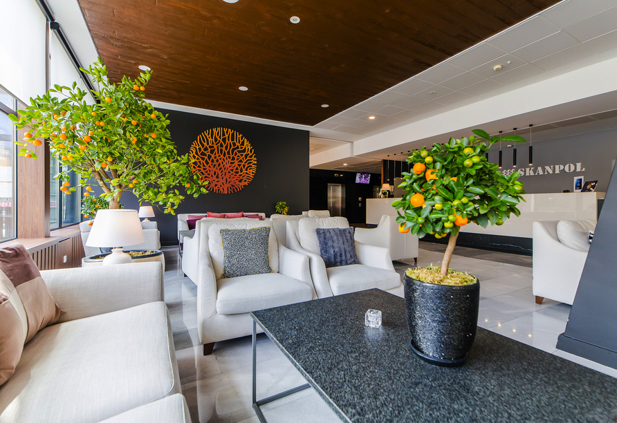 Machen Sie es sich in der Lobby des Hotels gemütlich!