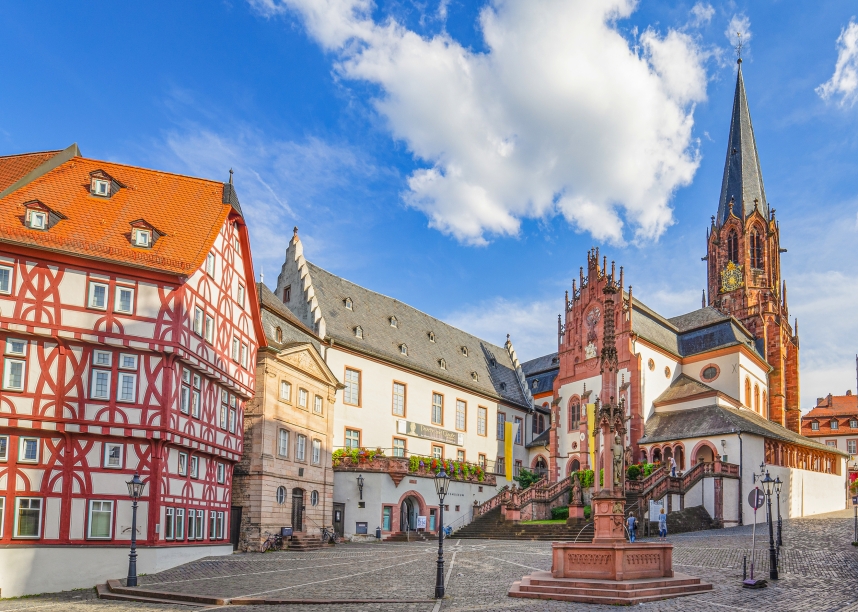 Bestaunen Sie die schöne Architektur der Altstadt Aschaffenburgs!