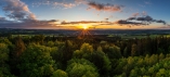 Genießen Sie die letzten Sonnenstrahlen des Tages bei einer tollen Aussicht.