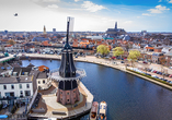 Blick auf die Windmühle De Adriaan in Haarlem