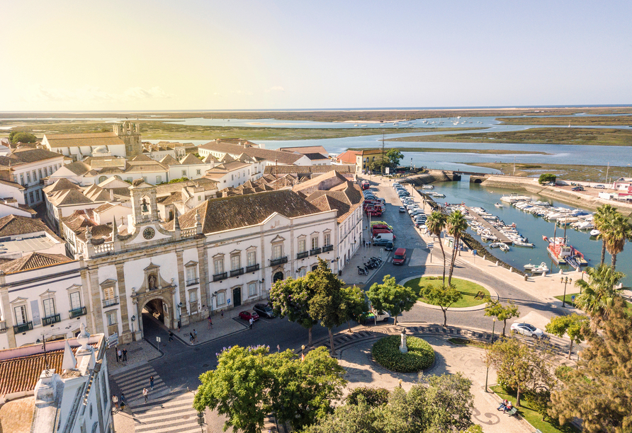 Faro liegt direkt an der Lagune Ria Formosa.