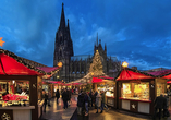 Der Weihnachtsmarkt am Kölner Dom bietet eine unvergleichliche Atmosphäre.