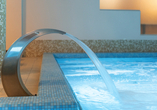 Freuen Sie sich auf entspannende Stunden im Hallenbad des Hotels.