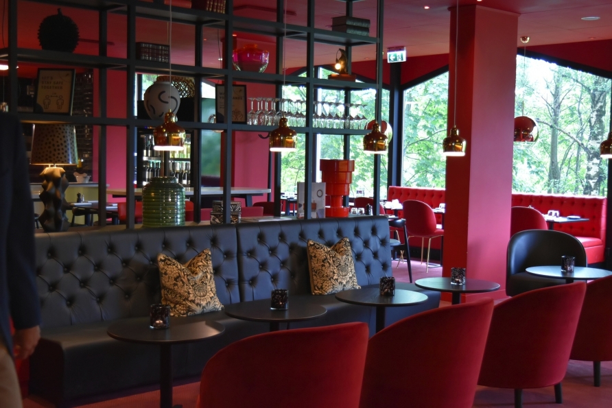 Machen Sie es sich bequem im Restaurant des Hotels.