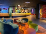 Die stilvolle Lobby des Hotels empfängt Sie herzlich.