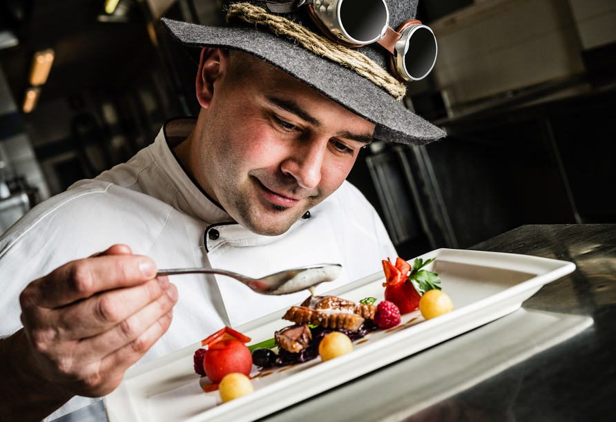 Im Hotel erwarten Sie augewählte Delikatessen mit frischen Zutaten aus der Region.