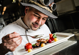 Im Hotel erwarten Sie augewählte Delikatessen mit frischen Zutaten aus der Region.
