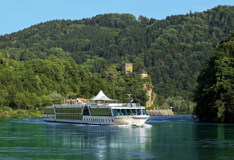 Freuen Sie sich auf die Eröffnungsfahrt von ARIELLE ROYAL auf der Donau.