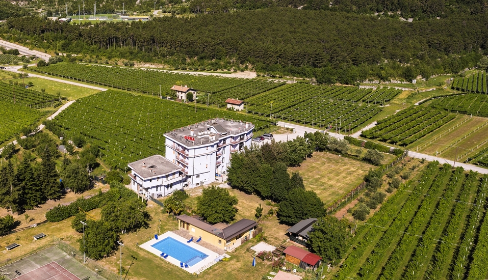 Herzlich willkommen im Aktiv Hotel Eden – eingebettet in das malerische Tal im ländlichen Dro.