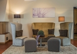Beide Premium-Hotels bieten Ihnen eine gehobene Ausstattung – wie etwa die stilvolle Lobby im Johannesbad Thermalhotel Ludwig Thoma.