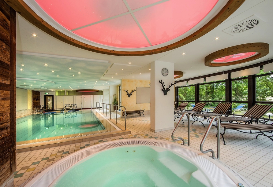 Entspannen Sie im Wellnessbereich des Johannesbad Thermalhotel Ludwig Thoma!