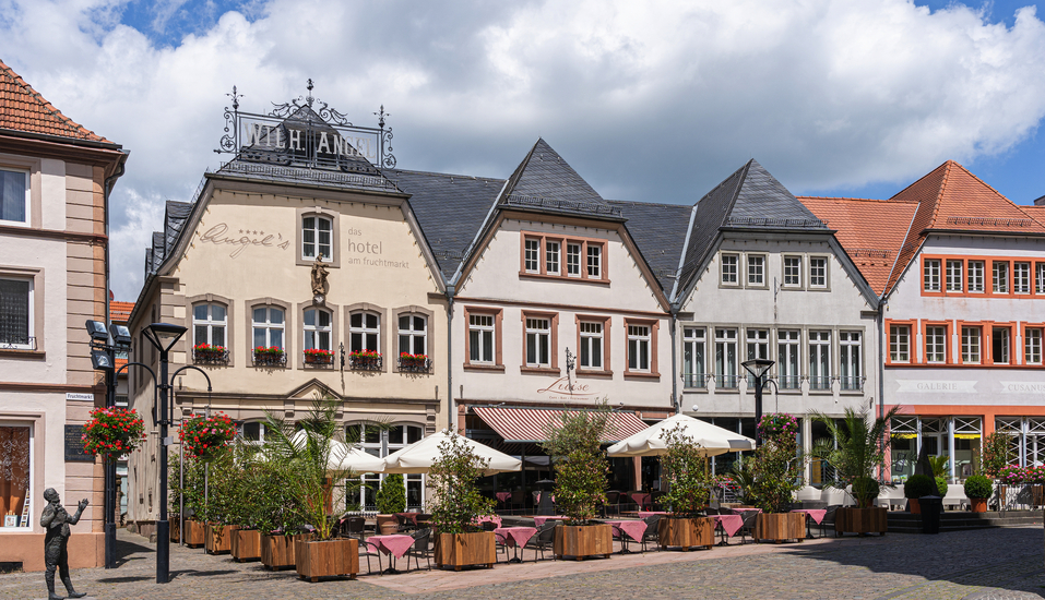 Das Angel's – das hotel am fruchtmarkt begrüßt Sie im Herzen der Altstadt von St. Wendel.