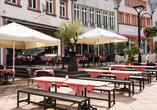 Genießen Sie den Altstadtflair von der herrlichen Terrasse des Hotels.