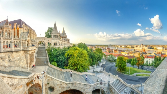 In der Hauptstadt Ungarns, Budapest, bleiben Sie über Nacht, sodass Sie sie ausgiebig erkunden können.