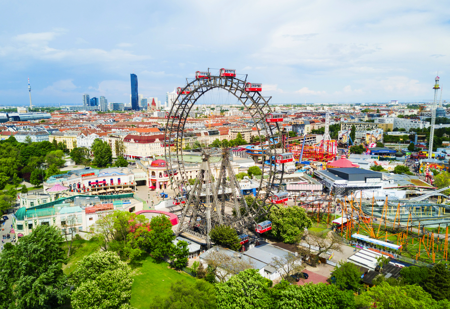 Besuchen Sie den Prater in Wien mit dem berühmten Riesenrad.