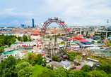 Besuchen Sie den Prater in Wien mit dem berühmten Riesenrad.