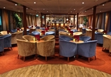 Im Salon mit Bar an Bord verbringen Sie gesellige Stunden.