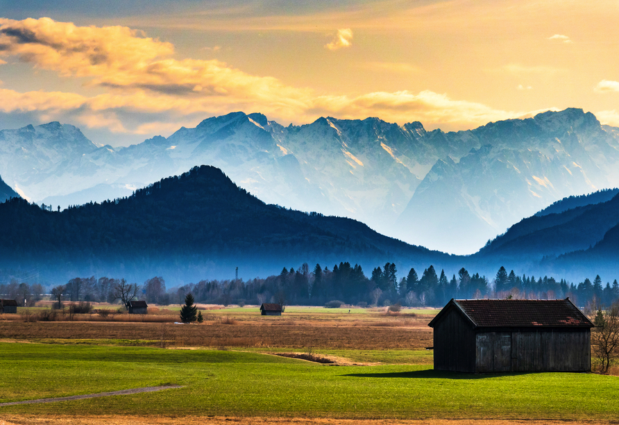 Murnau am Staffelsee erscheint Ihnen märchenhaft schön und bietet ein atemberaubendes Panorama.