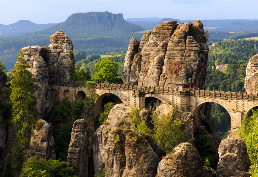 Auch die Bastei in der Sächsischen Schweiz begeistert jeden Urlauber.