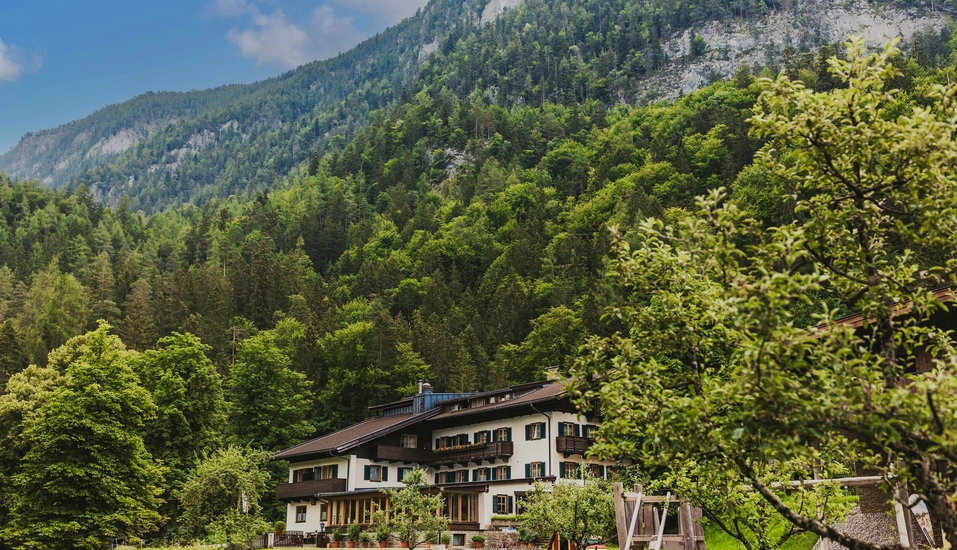 Das Naturhotel Schütterbad liegt eingebettet in den Bergen des Saalachtals. 