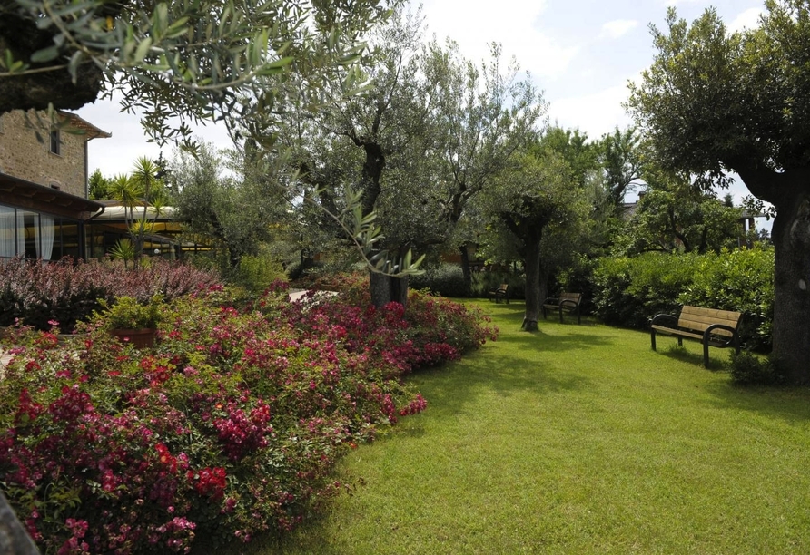 Die herrliche Gartenanlage des Hotels Villa Paradiso 