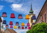 Die bunten Laternen in den Straßen von Szentendre sind ein echter Blickfang.