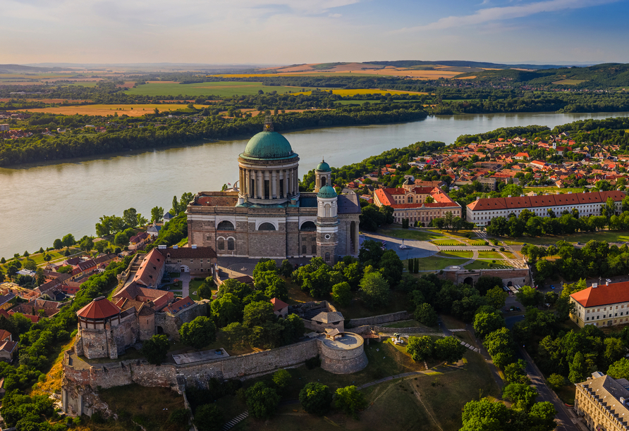 Esztergom beeindruckt mit seiner imposanten Basilika und der wunderschönen Lage an der Donau.