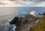 Unternehmen Sie ab Måløy einen Ausflug zum Leuchtturm Kråkenes Fyr.
