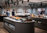Das Frühstücksbuffet bietet eine hervorragende Auswahl an Speisen für den perfekten Start in den Tag.