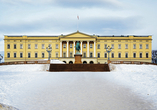 Das Königliche Schloss sehen Sie auf Ihrer Stadtrundfahrt – hier in verschneiter Winterkulisse.