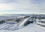 Optional: Die legendäre Holmenkollen Skisprungschanze zählt zu den bekanntesten Wahrzeichen Norwegens.