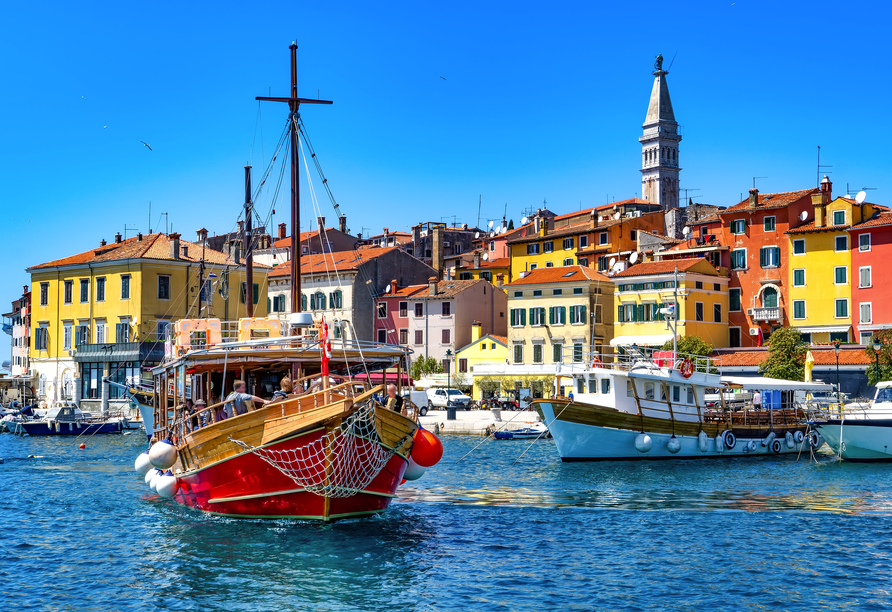 Wie wäre es mit einem Ausflug zum pittoresken Hafen von Rovinj?