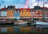 Die bunten Häuser am Hafen Nyhavn sind zur Winterzeit ein toller Farbakzent.