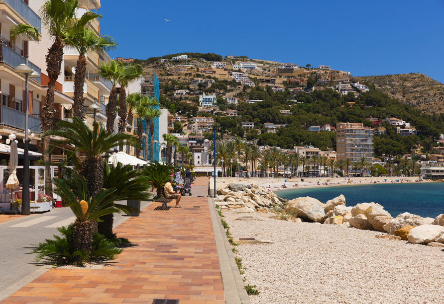 Jávea bietet ebenfalls malerische Kulissen vor dem blauen Meer.