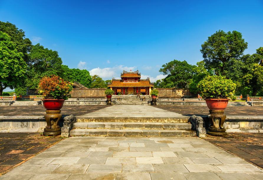 Wandeln Sie bei einer Besichtigung der Zitadelle mit altem Königspalast in Hue auf den Spuren längst vergangener Zeiten.