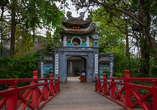 Der Ngoc Son Tempel in Hanoi, auch Jade Tempel genannt, verbindet Geschichte und Spiritualität auf einzigartige Weise.